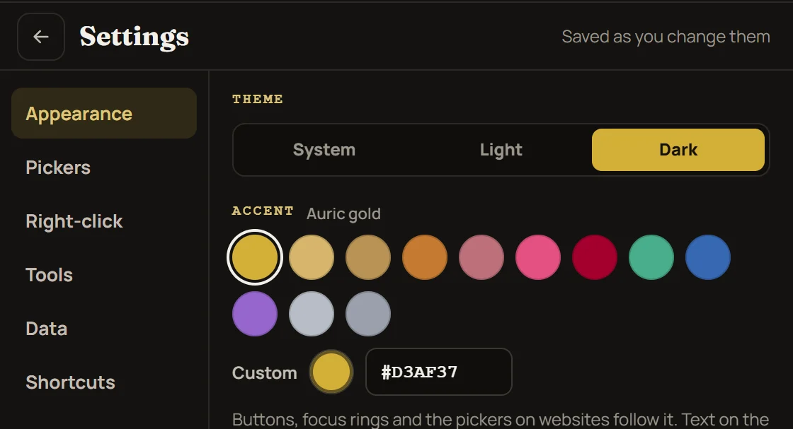 The new two-pane Settings screen with theme, accent, size and language controls.